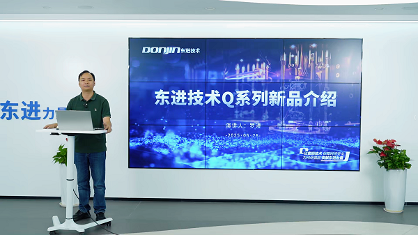 罗漫演讲照-小.png 罗漫演讲照-小.png