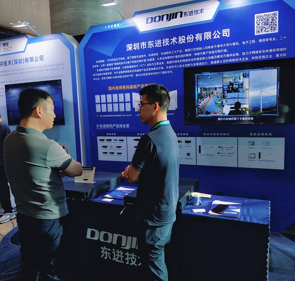 展台-小.jpg 展台-小.jpg